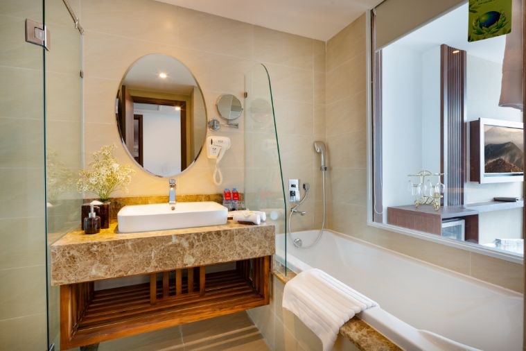 Deluxe Partial Triple Sea View